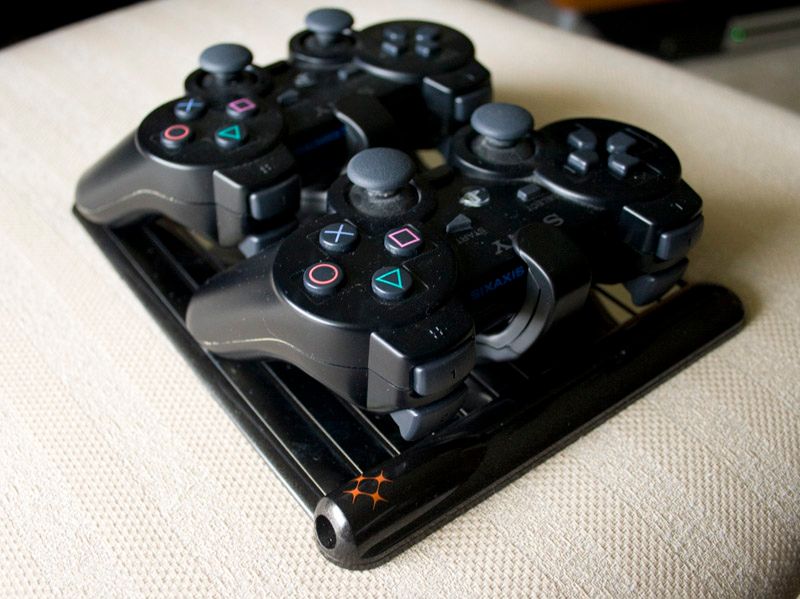 Illustration for article titled Lightning Review: TouchCharge Wireless Charger For PS3, Xbox 360 and Wii Controllers